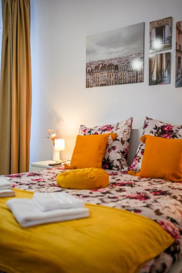 Ultracentral Golden Gatehouse 3 Bdrm ブカレスト エクステリア 写真