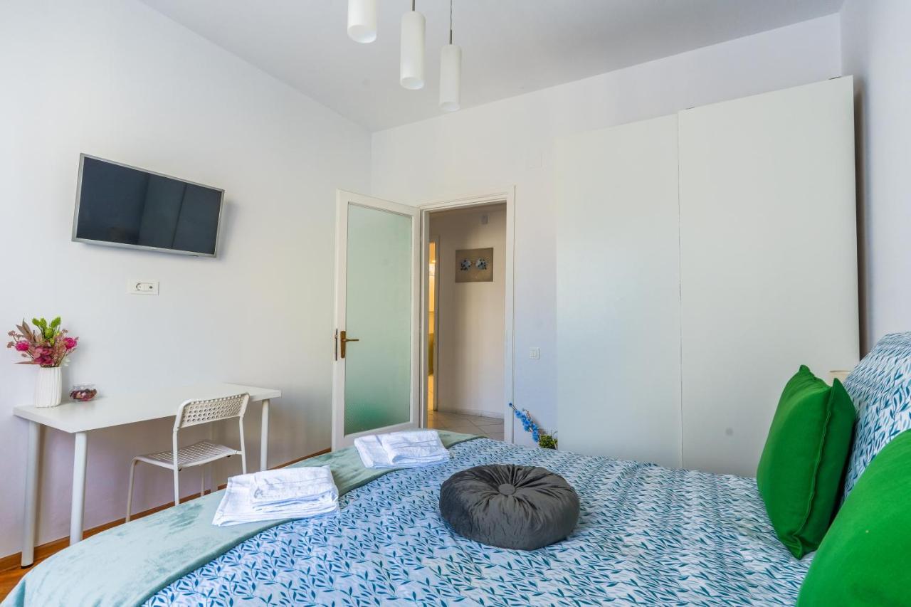 Ultracentral Golden Gatehouse 3 Bdrm ブカレスト エクステリア 写真