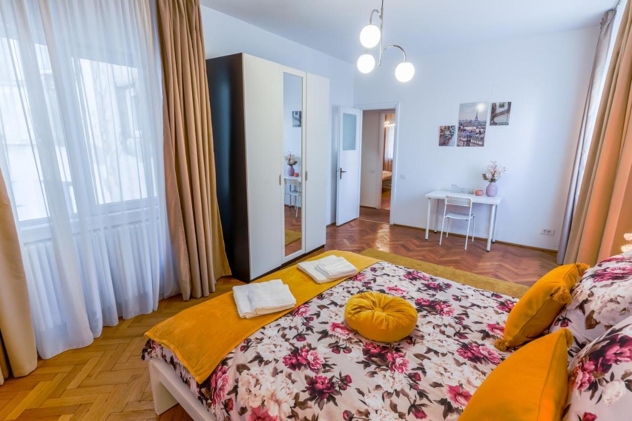 Ultracentral Golden Gatehouse 3 Bdrm ブカレスト エクステリア 写真